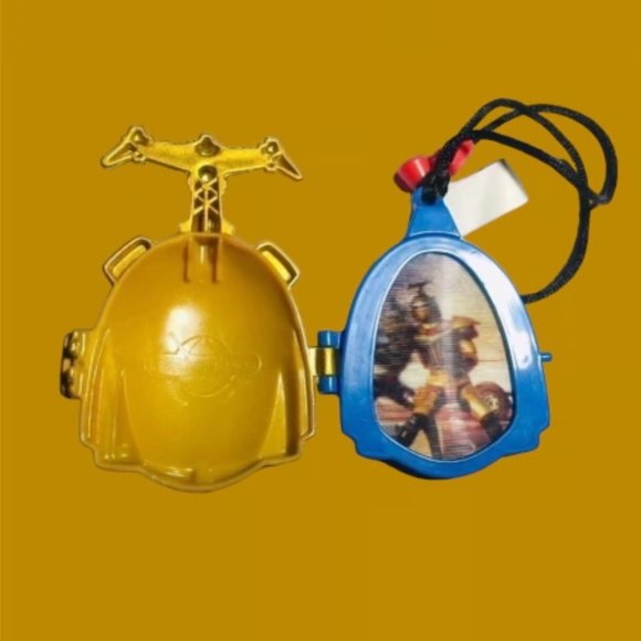 BeetleBorgs Metallix Gold BeetleBorg Covert Compact Medallion McDonald's 1996 - Picture 2 of 3